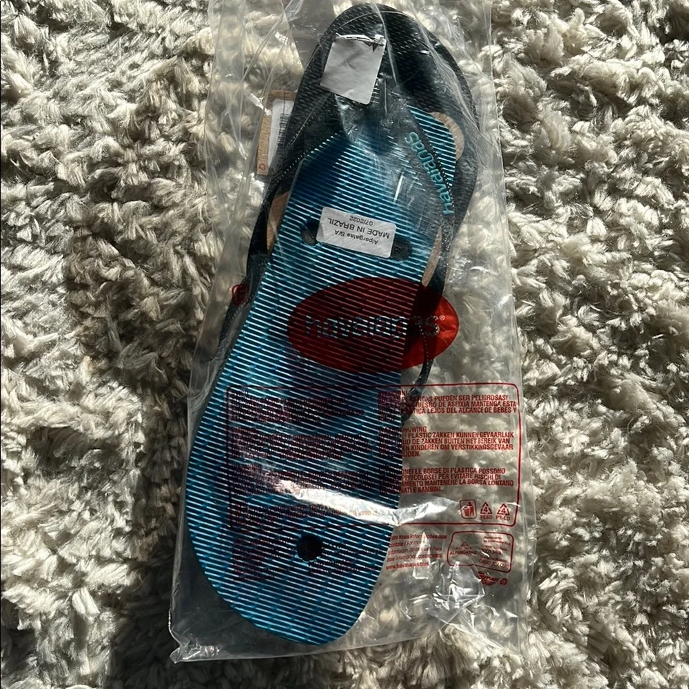 🌴 Havaianas Black and Blue Flip Flops